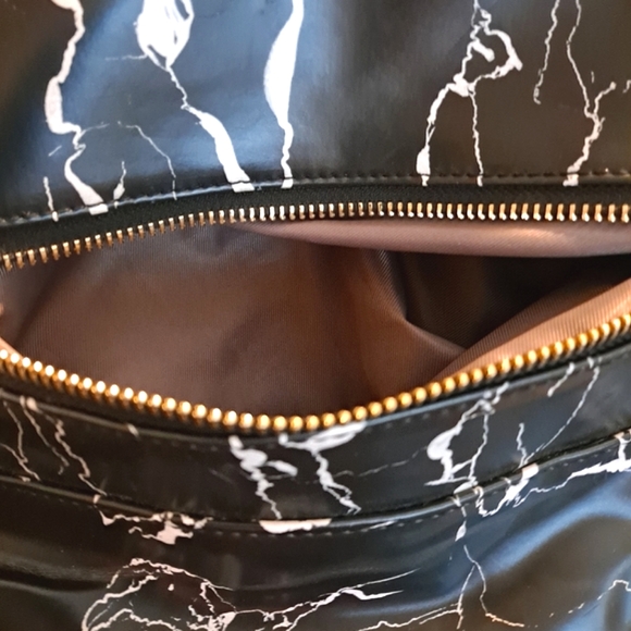 🎒 Marble ⚫️⚪️ Vegan Leather Purse, Shoulder Bag, Backpack or Diaper Bag - Picture 5 of 14